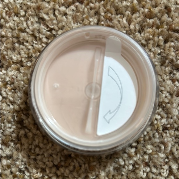 Estee Lauder Perfecting Loose Powder - Picture 4 of 4